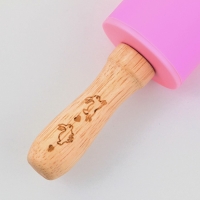 Скалка &laquo;Зайки&raquo;, 31 х 4 см, силикон, дерево, цвет розовый