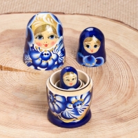Матрёшка &laquo;Марина&raquo;, сине-белое платье, 3 кукольная. 9-11  см