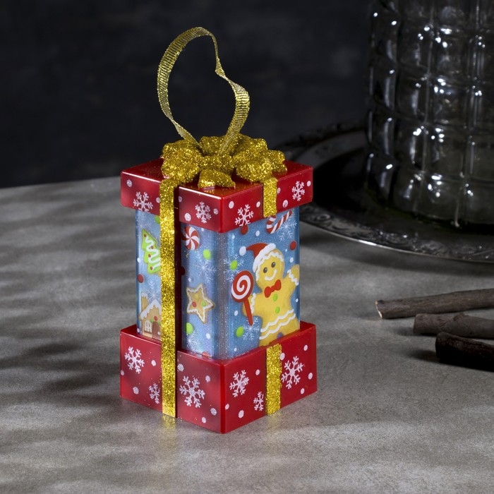 Светодиодная фигура &laquo;Красный подарок с пряником&raquo; 6.3 &times; 11.5 &times; 6.3 см, пластик, батарейки АААх3 (не в комплекте), эффект пламени