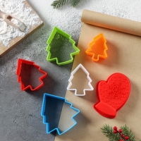 Набор для выпечки новогодний Доляна &laquo;Новогодняя&raquo;, 6 предметов: форма для выпечки, набор форм для вырезания печенья 5 шт
