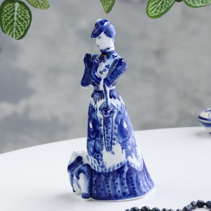 Сувенир &laquo;Дама с собачкой&raquo;, гжель