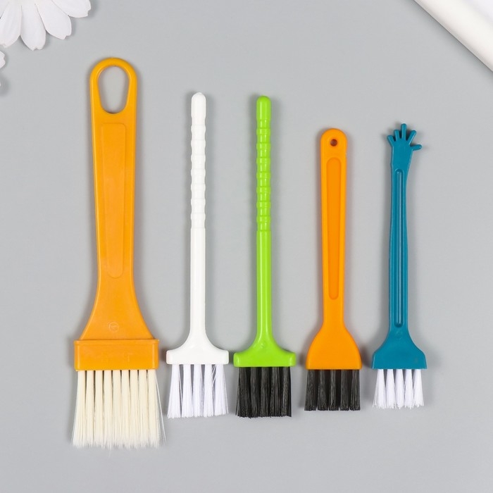 Набор кистей пластик н-р 5 шт.16х3 см, 13х2,5 см, 11,5х2 см Набор кистей пластик н-р 5 шт.16х3 см, 13х2,5 см, 11,5х2 см