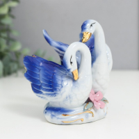 Сувенир "2 лебедя бело-синие с цветком" 10х10 см