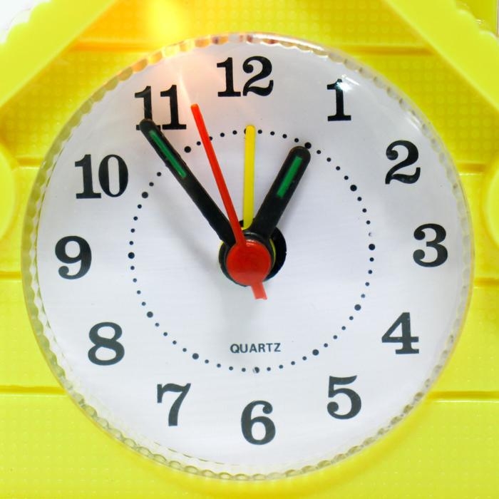 Часы настольные будильник детский с подсветкой Часы настольные будильник детский с подсветкой "Домик", 9 х 8.5 см, микс