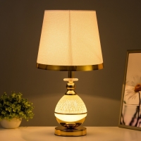 Настольная лампа "Гаура" Е27 40Вт бело-золотой 25х25х45,5 см RISALUX