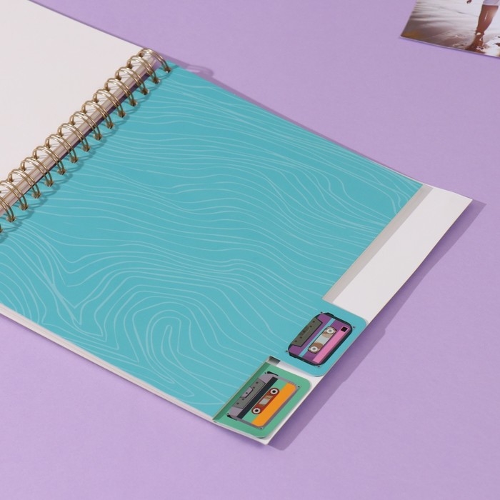 Фотоальбом на спирали 20 листов Фотоальбом на спирали 20 листов "Магнитофон" объёмный элемент + 4 вкладки 24х24 см