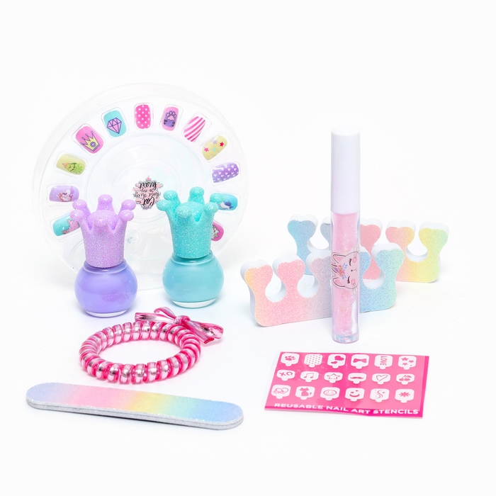 Набор косметики для девочки Набор косметики для девочки "Чемодан на колёсах", сиреневый, с накладными ногтями