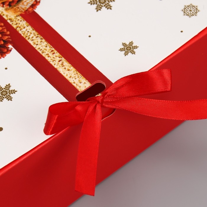 Коробка подарочная новогодняя складная &laquo;Красный бант, тиснение &raquo;, 31 х 24,5 х 8 см, Новый год