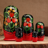 Матрёшка &laquo;Земляничка&raquo;, красное платье, 5 кукольная, 15 см