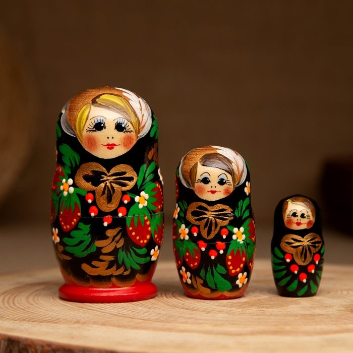 Матрёшка &laquo;Хохлома&raquo;, чёрный платок, 3 кукольная, 9 см