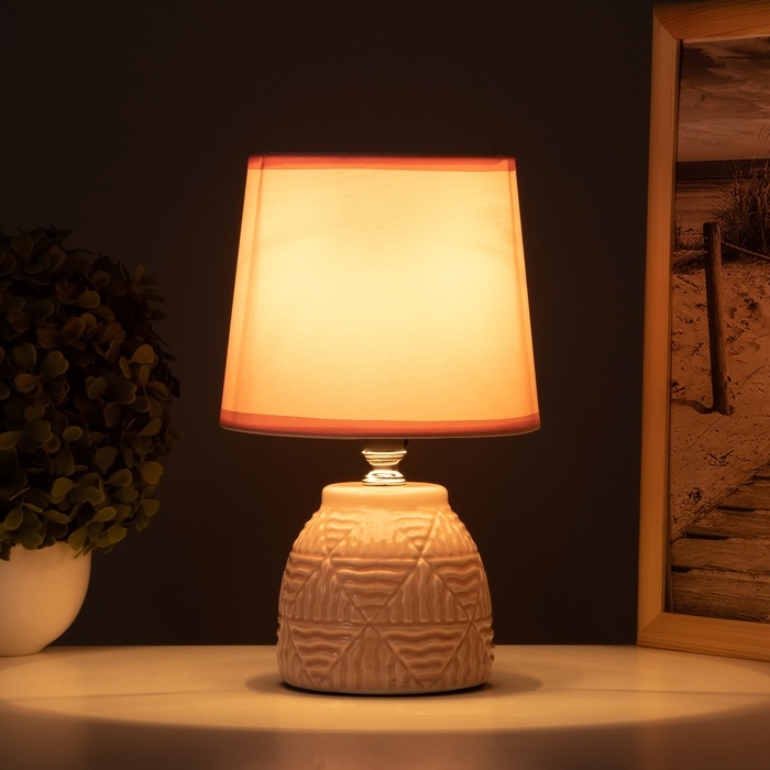 Лампа настольная Лампа настольная "Давид" 1х40Вт Е14 розовый 14х14х24см