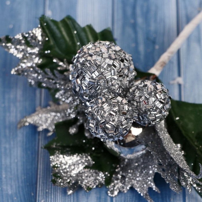 Декор "Зимние грезы" серебряные шары листья веточки, 16 см