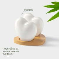 Набор фарфоровый для специй на бамбуковой подставке BellaTenero «Тепло сердец», 2 предмета: солонка 75 мл, перечница 75 мл, цвет белый Набор фарфоровый для специй на бамбуковой подставке BellaTenero «Тепло сердец», 2 предмета: солонка 75 мл, перечница 75 мл, цвет белый