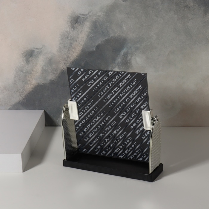 Зеркало настольное, зеркальная поверхность 15 × 17,5 см, цвет серебристый Зеркало настольное, зеркальная поверхность 15 × 17,5 см, цвет серебристый