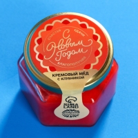 Подарочный набор &laquo;Волшебного нового года&raquo;: чай чёрный 50 г., арахис в белой шоколадной глазури 100 г., ананас в белом шоколаде 100 г., крем-мед с клубникой 120 г.