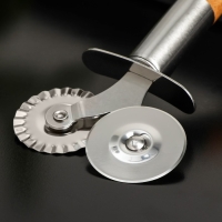 Нож для пиццы и теста Доляна &laquo;Валдай&raquo;, двухсторонний, цвет бежевый