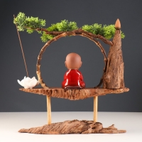 Сувенир дерево, фарфор "Маленький Будда в красном" с подставкой для благовонии 35х35х9,5 см Сувенир дерево, фарфор "Маленький Будда в красном" с подставкой для благовонии 35х35х9,5 см