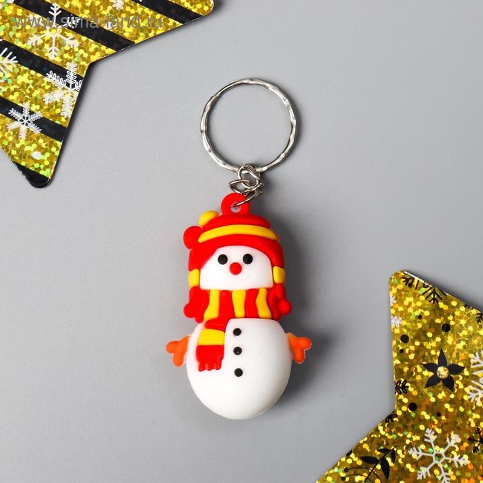 Брелок резина Брелок резина "Снеговик в шапке и шарфике" 4,7х2,8х1,7 см