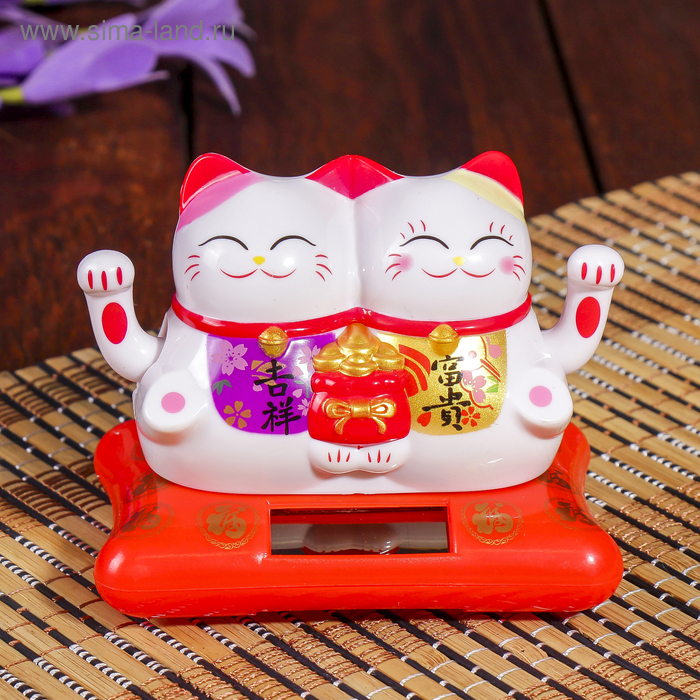 Маятник пластик от солнечной батареи Маятник пластик от солнечной батареи "Два кота Манэки-нэко с мешком золота" 6,5х8,5х5,5 см