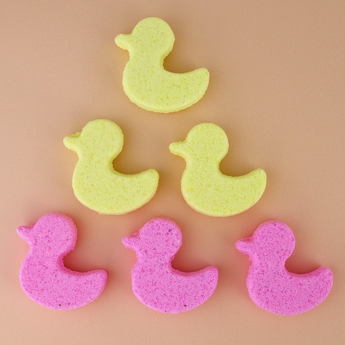 Подарочный набор косметики детский, бомбочки для ванны, 6 х 30 г, аромат малинового пирога, Новый Год