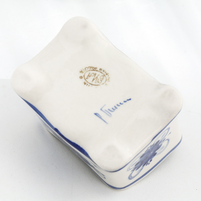 Подставка для губки, 6х9 см, гжель, фарфор Подставка для губки, 6х9 см, гжель, фарфор