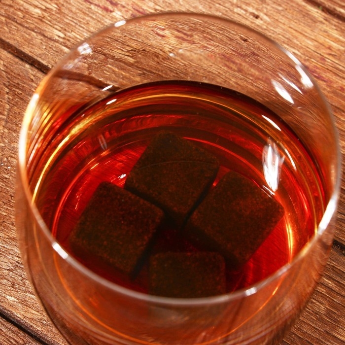 Камни для виски &laquo;Принимаю на грудь&raquo;, 4 шт