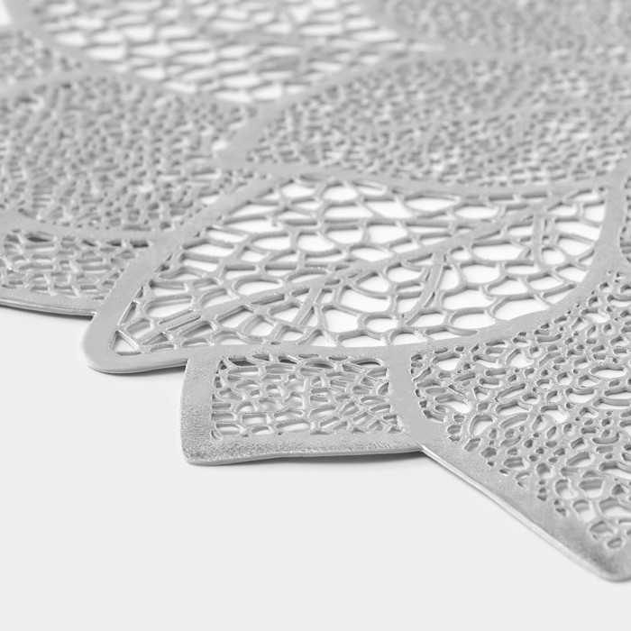 Салфетка сервировочная на стол &laquo;Цветок&raquo;, 38&times;38 см, цвет серебро