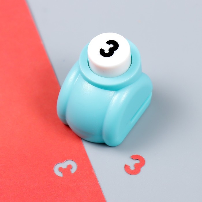 Набор фигурных дыроколов в мешке Набор фигурных дыроколов в мешке "Цифры" 10 шт d=0,8 см 3х2,5х3 см