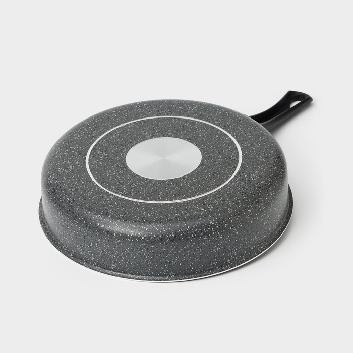 Сотейник Granit, d=28 см, с антипригарным покрытием, стеклянная крышка, цвет серый Сотейник Granit, d=28 см, с антипригарным покрытием, стеклянная крышка, цвет серый