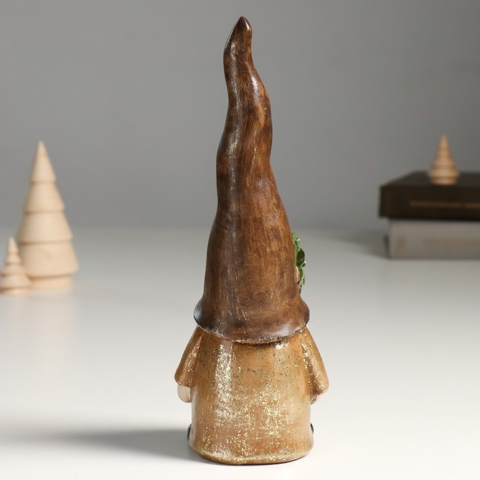 Сувенир полистоун "Дед Мороз в колпаке с еловой веткой и шишками" 9х7,5х25,5 см