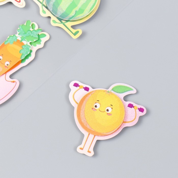 Наклейка картон 2 слоя "Фрукты и овощи на спорте" 17х12 см