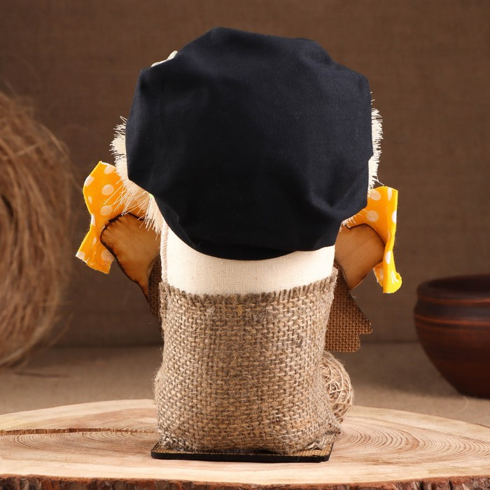 Оберег-домовой "Кузя в кепке, с караваем", 22х14х10 см МИКС