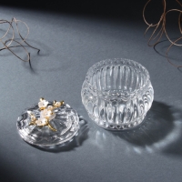 Шкатулка стекло "Веточка белой сакуры" золото 8х8х7 см Шкатулка стекло "Веточка белой сакуры" золото 8х8х7 см