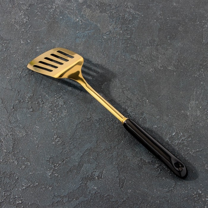 Лопатка из нержавеющей стали с отверстиями Base, длина 36,5 см, цвет ручки чёрный, цвет металла золотой