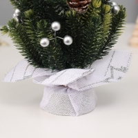 Искусственная ёлка настольная &laquo;Зимнее волшебство. Звезда&raquo;, в мешочке, 17 см, ветки литые отгибаются, шишки, декор