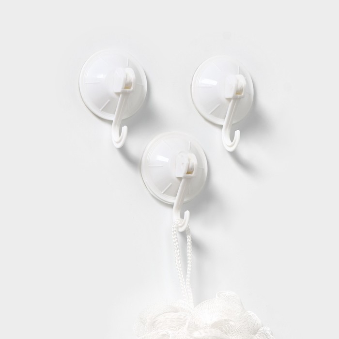 Крючки на вакуумной присоске Доляна &laquo;Классика&raquo;, 3 шт, цвет белый