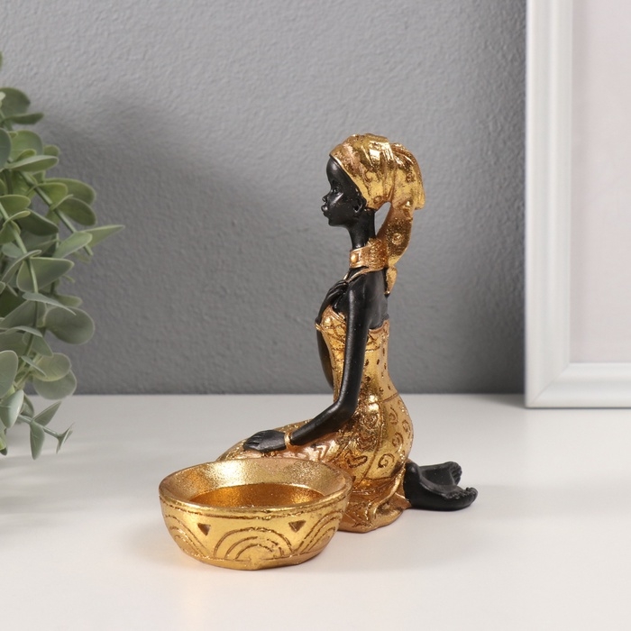 Сувенир полистоун подсвечник"Африканка Рудо в золотом платье у тазика"d=4 см 9,5х12,5х14 см