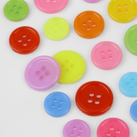 Набор пуговиц, 4 прокола, d = 12,5 / 15 / 17,5 мм, 80 &plusmn; 4 шт, в контейнере, цвет разноцветный