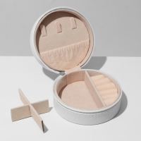 Органайзер для хранения украшений &laquo;Шкатулка портативная круг&raquo;, 9,8&times;9,8&times;4,5 см, цвет белый