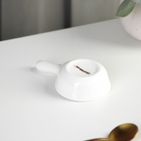 Соусник керамический с ручкой Доляна &laquo;Классика&raquo;, 30 мл, 10&times;6 см, цвет белый