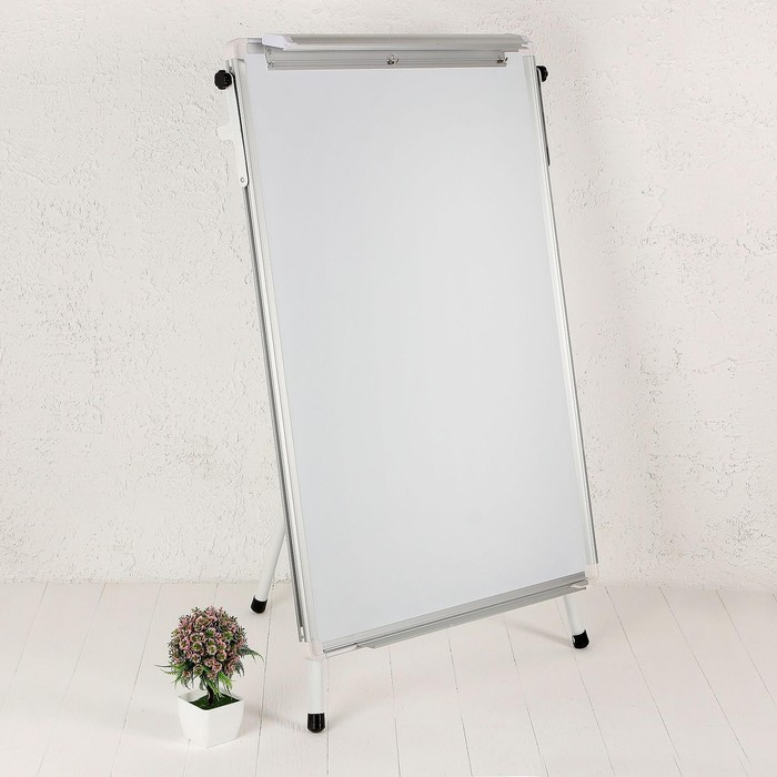 Флипчарт-магнитно-маркерная доска, регулируется по высоте, размер доски &mdash; 70 &times; 100 см