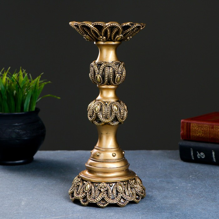 Подсвечник на резной круглой подставке, золото 11х11х25 см, для свечи d=5,5 см Подсвечник на резной круглой подставке, золото 11х11х25 см, для свечи d=5,5 см