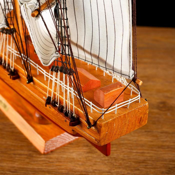 Корабль сувенирный большой &laquo;Крамбол&raquo;, борта светлое дерево, паруса белые, микс 57&times;9&times;49см