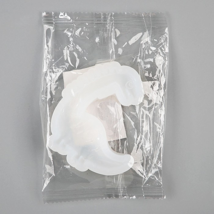 Форма силиконовая универсальная «Диплодок», 6,5 × 7,7 × 1 см Форма силиконовая универсальная «Диплодок», 6,5 × 7,7 × 1 см