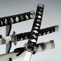 Сув. изделие катаны 3в1 на подставке, ножны дерево, белая дымка глянец 51/77/104см Сув. изделие катаны 3в1 на подставке, ножны дерево, белая дымка глянец 51/77/104см