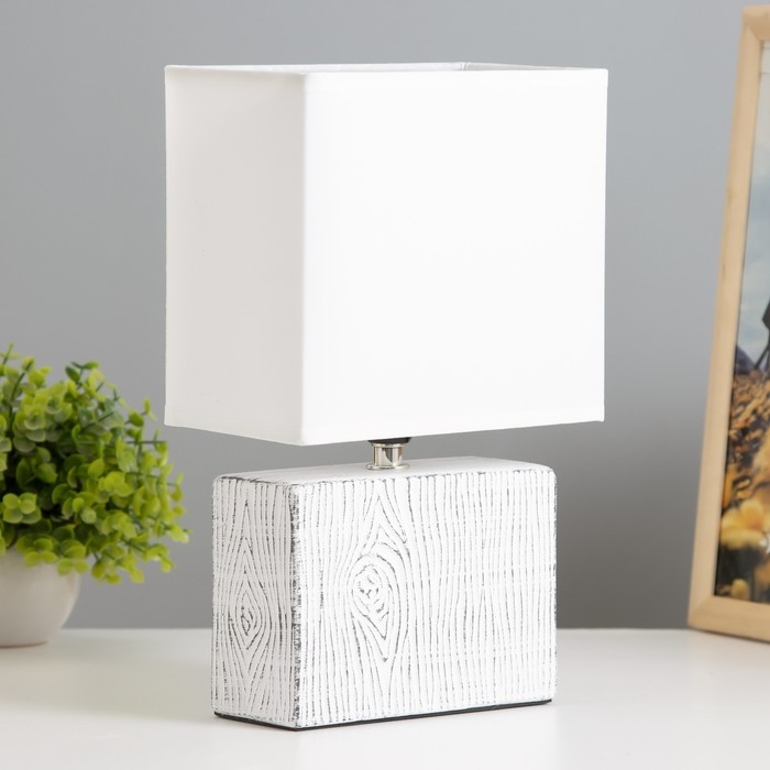 Настольная лампа Настольная лампа "Норма" Е14 40Вт белый 17,5х10,5х28,5 см RISALUX