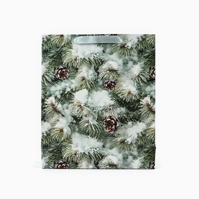 Пакет подарочный новогодний ламинированный &laquo;Зимняя ель&raquo;, M 26 х 30 х 9 см , Новый год