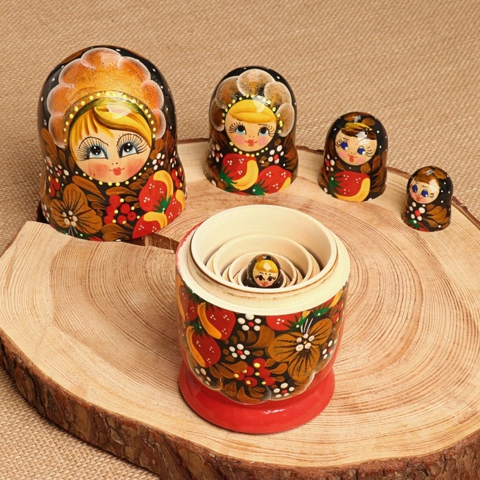Матрёшка 5-ти кукольная "Надя" ягоды , 17-18см, ручная роспись.