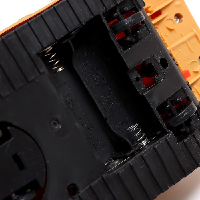 Танк &laquo;Атака&raquo;, световые и звуковые эффекты, работает от батареек, МИКС