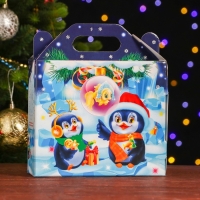 Новый год. Подарочная коробка "Пингвины", 17,5 х 20 х 7 см.